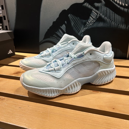 Adidas/阿迪达斯男子实战pro ventilate Low耐磨运动篮球鞋JH5839