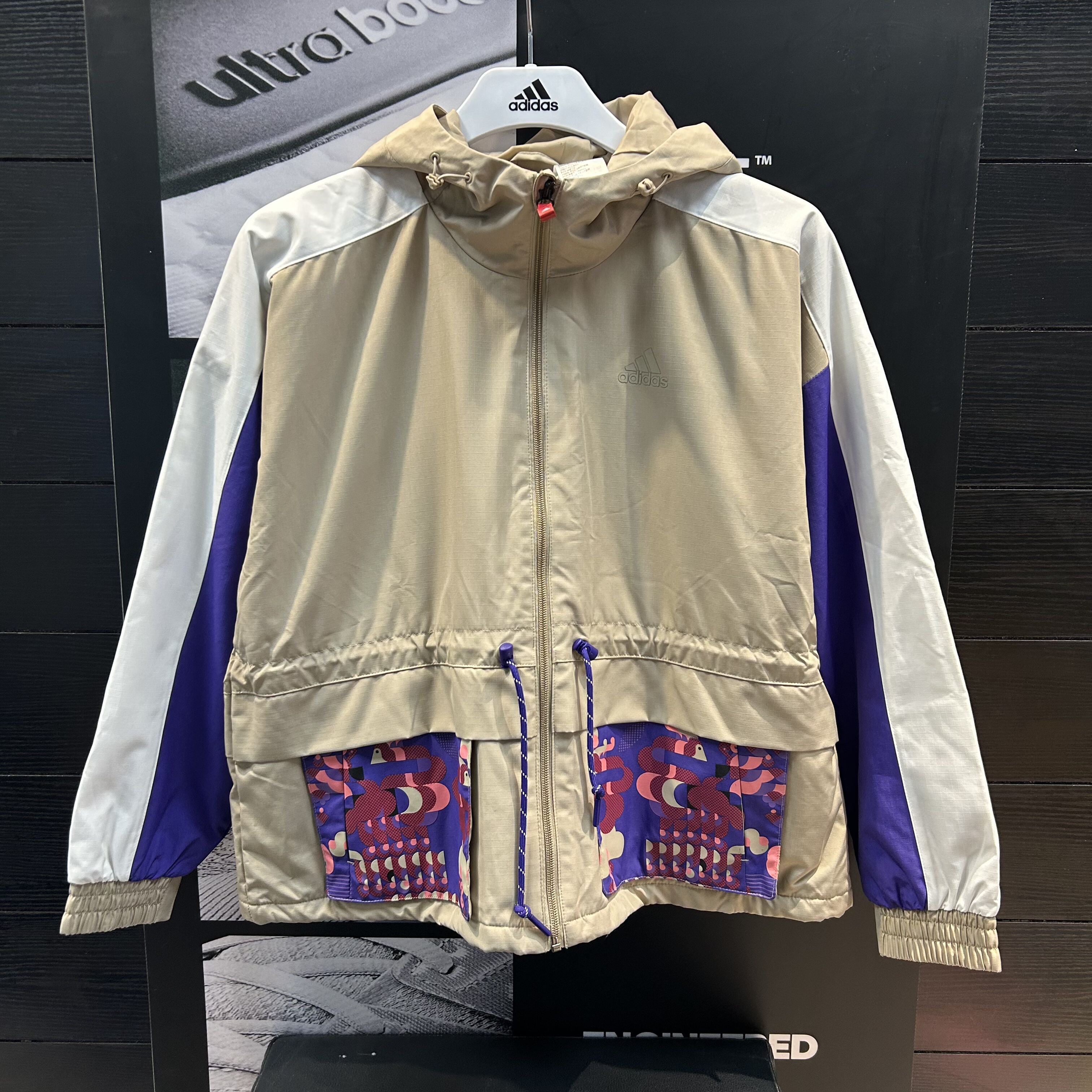 Adidas/阿迪达斯女子运动休闲梭织连帽风衣外套夹克风衣GP0611