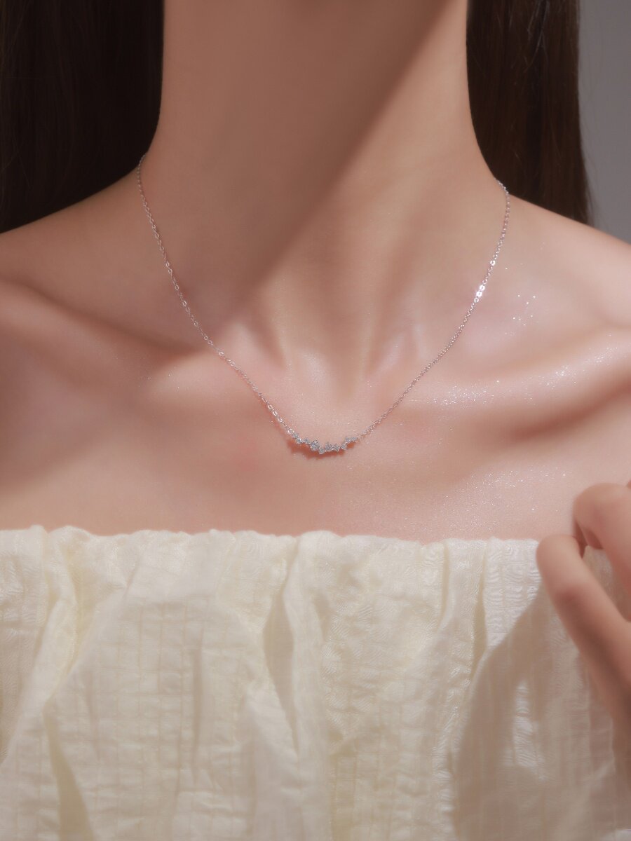 프랑스어 COLORWORKS 작은 다이아몬드 스마일  라이트 럭셔리 틈새 목걸이 여자 하이 엔드 새로운 선물 핫 스타일