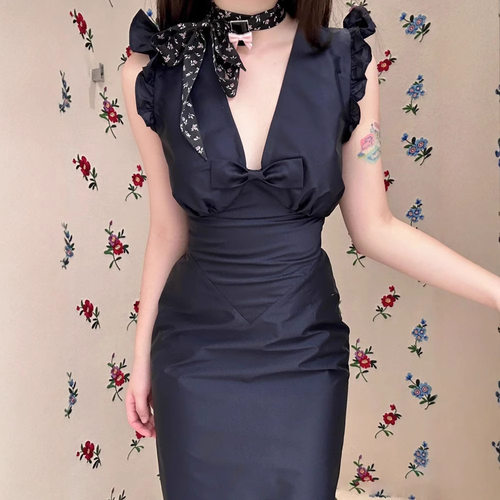 深V花边小飞袖连衣女甜美