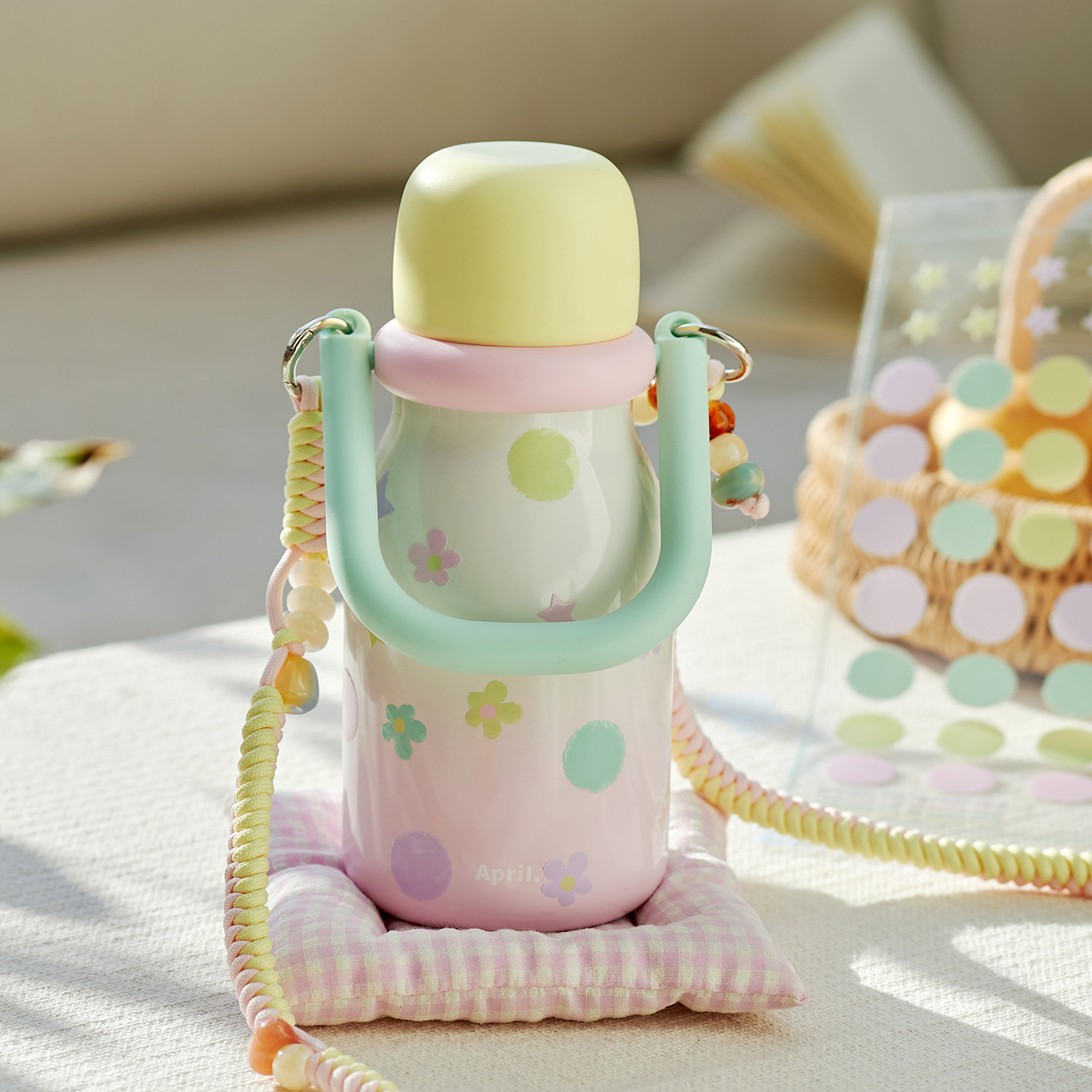 肆月大容量便携保温杯女生杯子高颜值喝水杯子出门斜挎吸管大肚杯