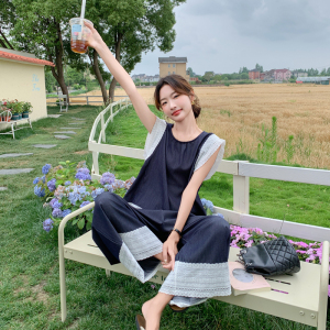 深蓝色盐系穿搭时尚套装女夏季2025新款蕾丝拼接背心阔腿裤两件套图片