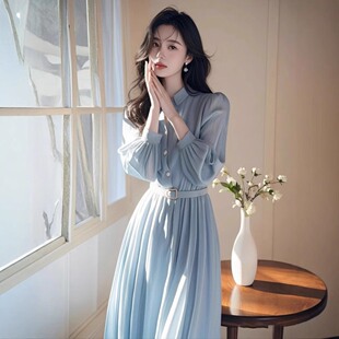 今年流行的女装上衣法式高级感气质掐腰长裙正式场合蓝色连衣裙子