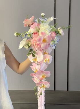 高级感粉色瀑布仿真花婚礼新娘水滴手捧花结婚摄影手捧花领证花束