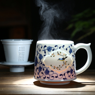 景德镇玲珑陶瓷过滤茶杯办公杯老板杯带盖泡茶杯手绘青花礼品杯子
