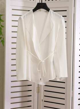 正~YI~好轻盈！文艺风~瓷白色醋纤冰麻翻领宽松腰带收腰西装外套