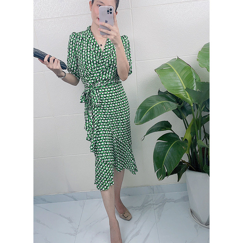 张庭直播同款 灵动仙气浪漫花边 真丝v领修身裹身裙连衣裙 21夏季