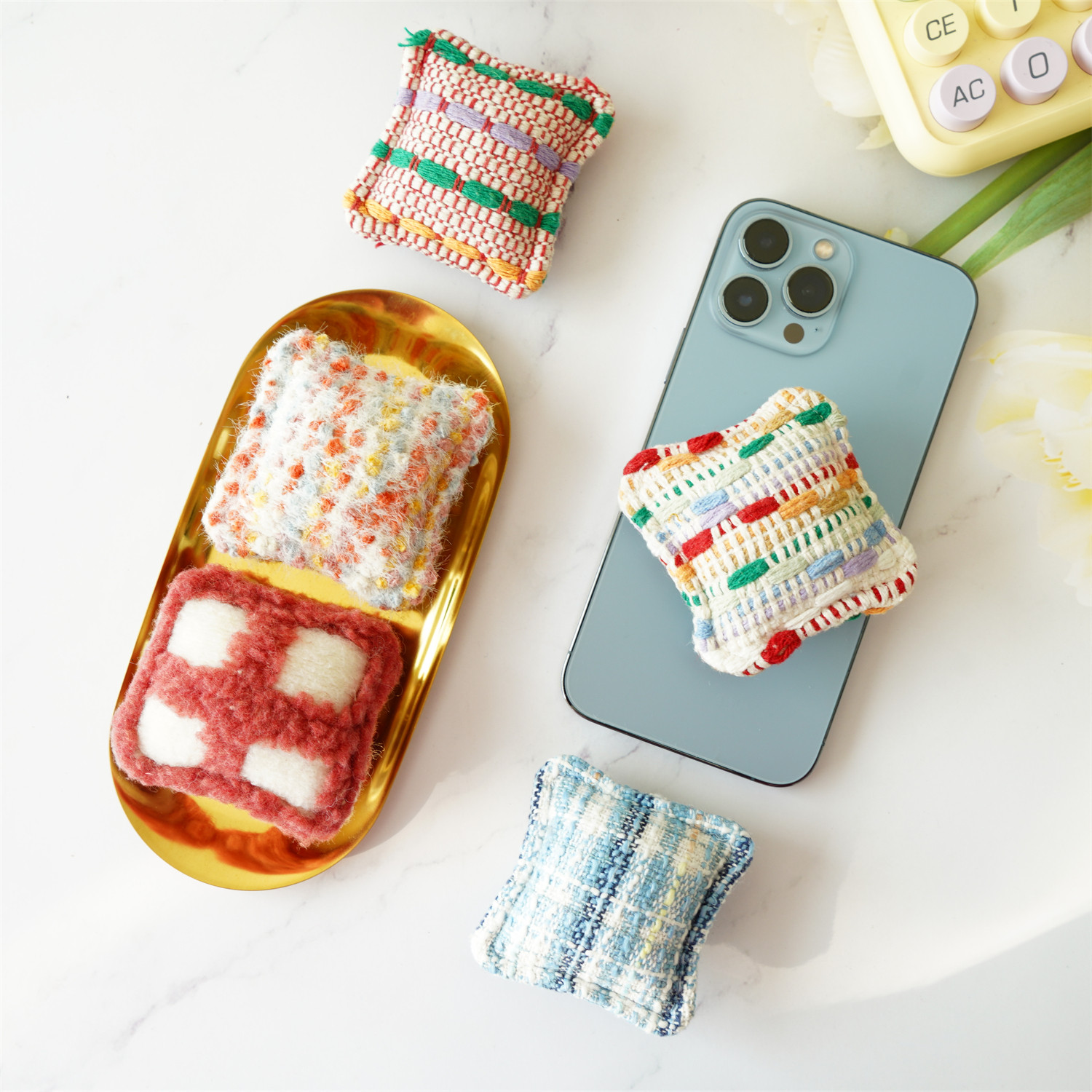 方形可爱毛绒防摔磁吸支架小香风粗花呢ins手拿粘贴手机气囊支架