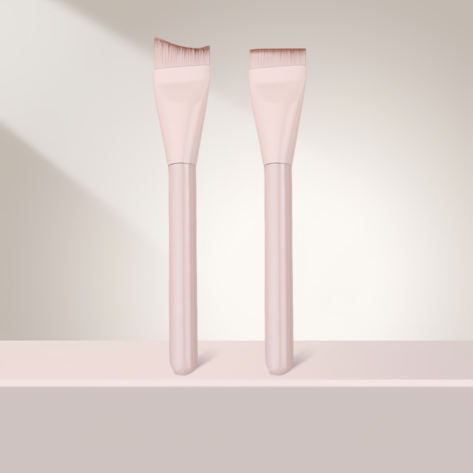 桃夭月牙粉底刷超薄扁头一刷无痕服帖不吃粉化妆师专用面膜刷软毛