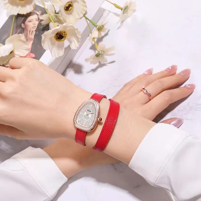 西腾满钻时尚女蛇形环绕表带真皮