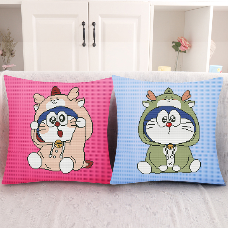 自己绣印花十字绣抱枕哆啦A梦龙