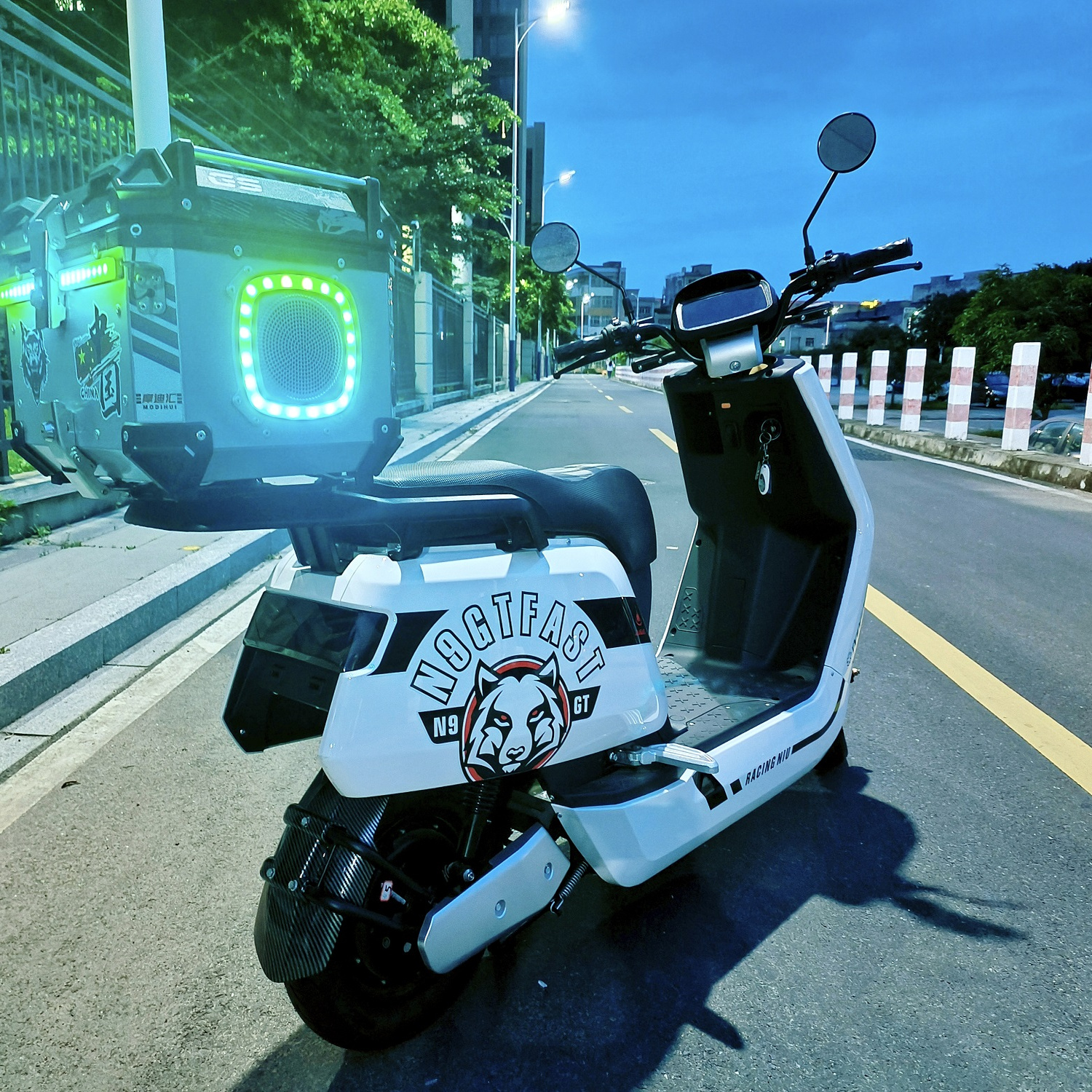 电动车音响储物款尾箱蓝牙音响