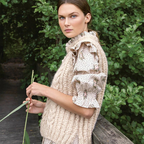 安娜背心 sandnes borstet 和 tynn silk mohair 毛线编织材料包