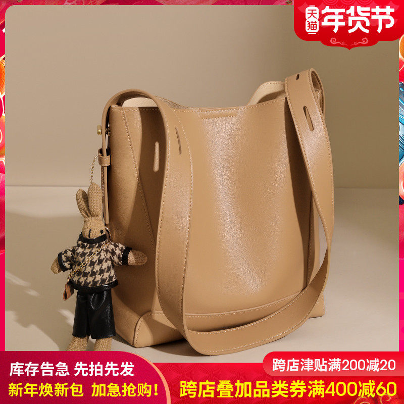 水桶包包女2021新款潮秋冬百搭大包单肩斜挎包大容量通勤腋下女包
