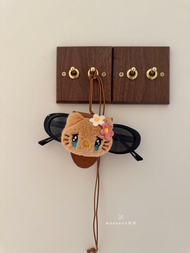 hellokitty便携式收纳太阳眼镜夹磁吸有挂绳可挂脖防丢创意定制款