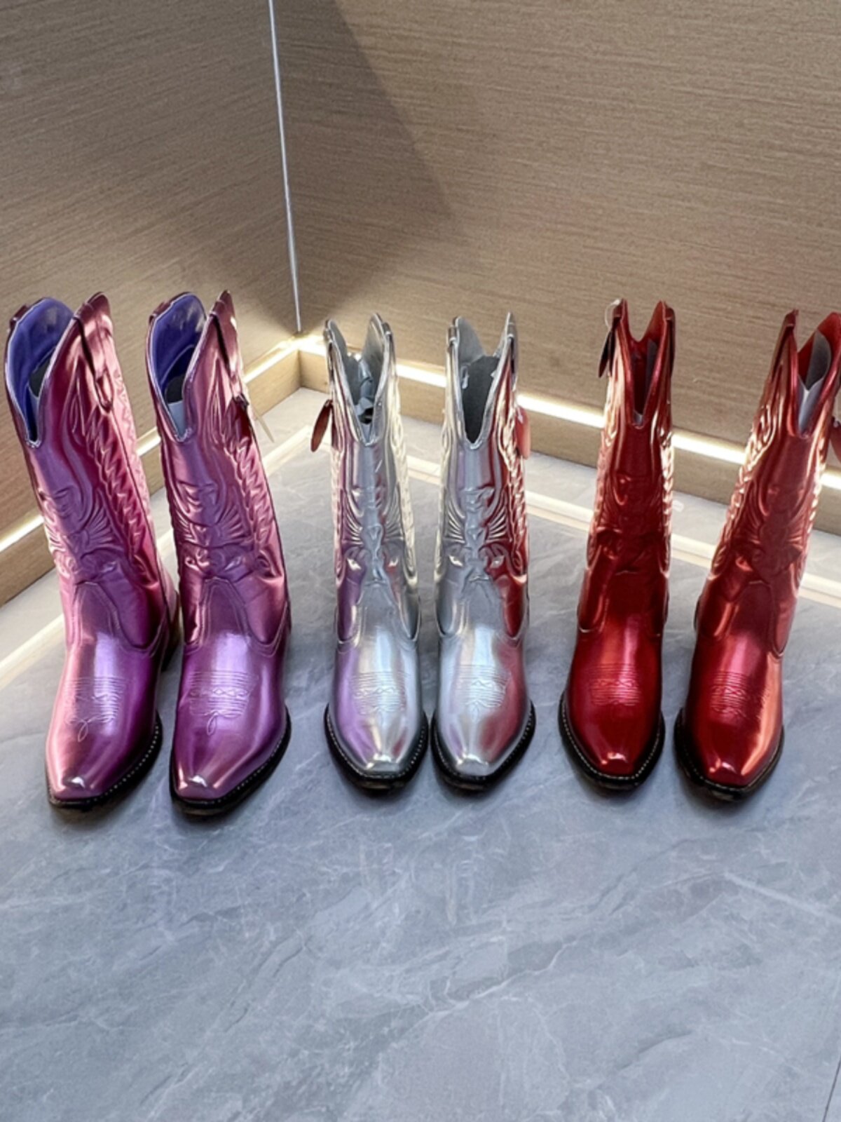 고품질 대외 무역 오리지널 싱글 두꺼운 힐 자수 밝은 색상 세련된 복고풍 웨스턴 부츠 대형 미드 송아지 카우보이 부츠 마틴 부츠