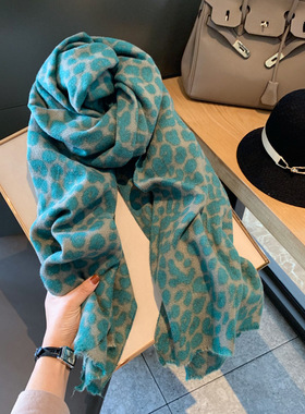软糯显白绿色豹纹围巾女秋冬季韩版百搭高级感保暖大披肩学生围脖