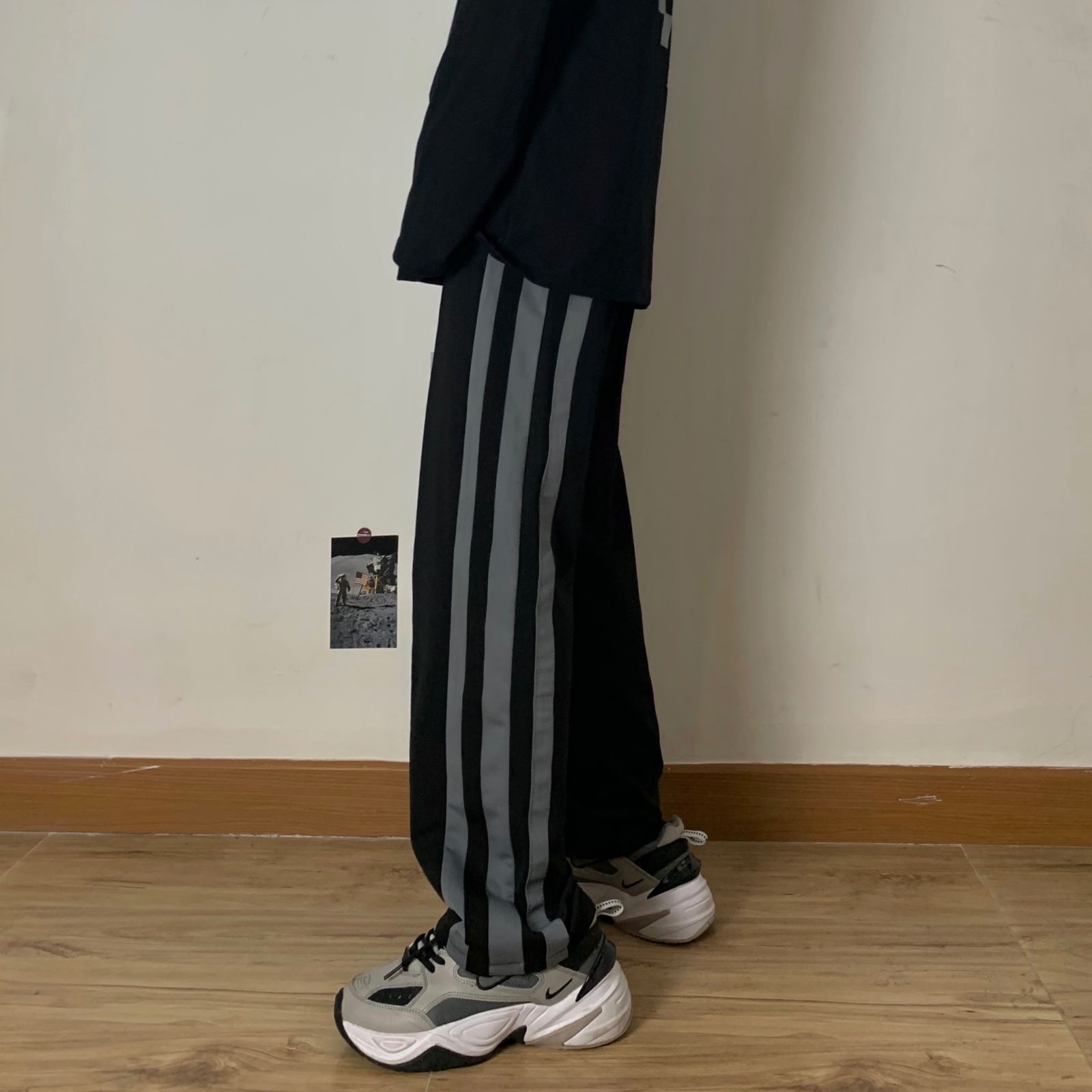 Real shot of new Korean bar straight bobbin pants, sports casual pants, loose wide leg pants, boys and girls fashion