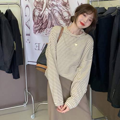 Korean versatile T-shirt small and unique autumn winter women 2021 new fashion ins stripe thin long sleeve inner bottom shirt