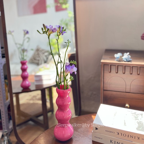 梅子｜口4高24.5 玫红色高级感玻璃花瓶 非洲菊芍药亮色玻璃瓶