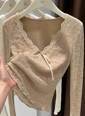 秋冬加绒V领花边蕾丝打底衫女2025新款高级感收腰网纱长袖t恤上衣