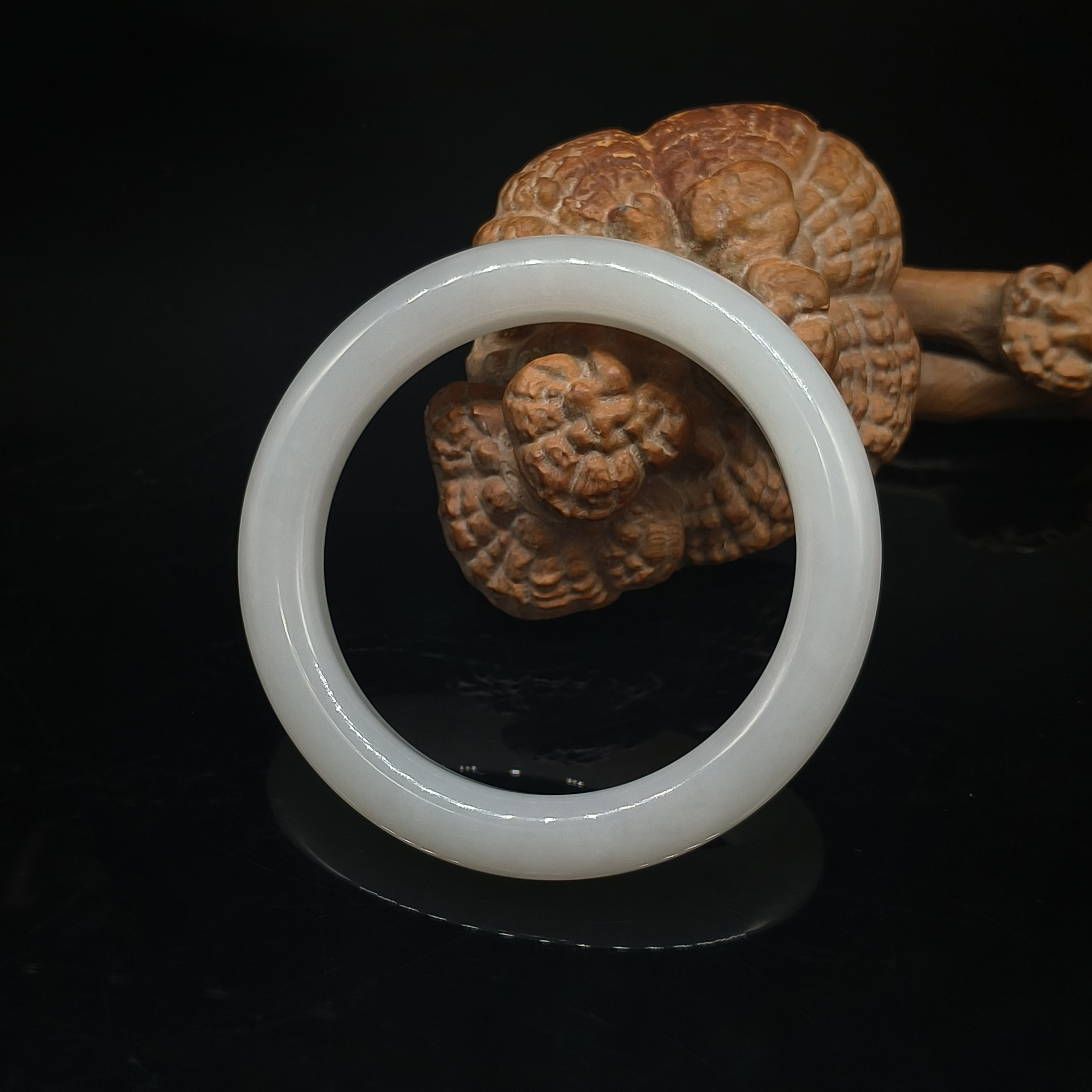 和田玉羊脂白玉手镯     内径58mm   重量60.736克 24121300100