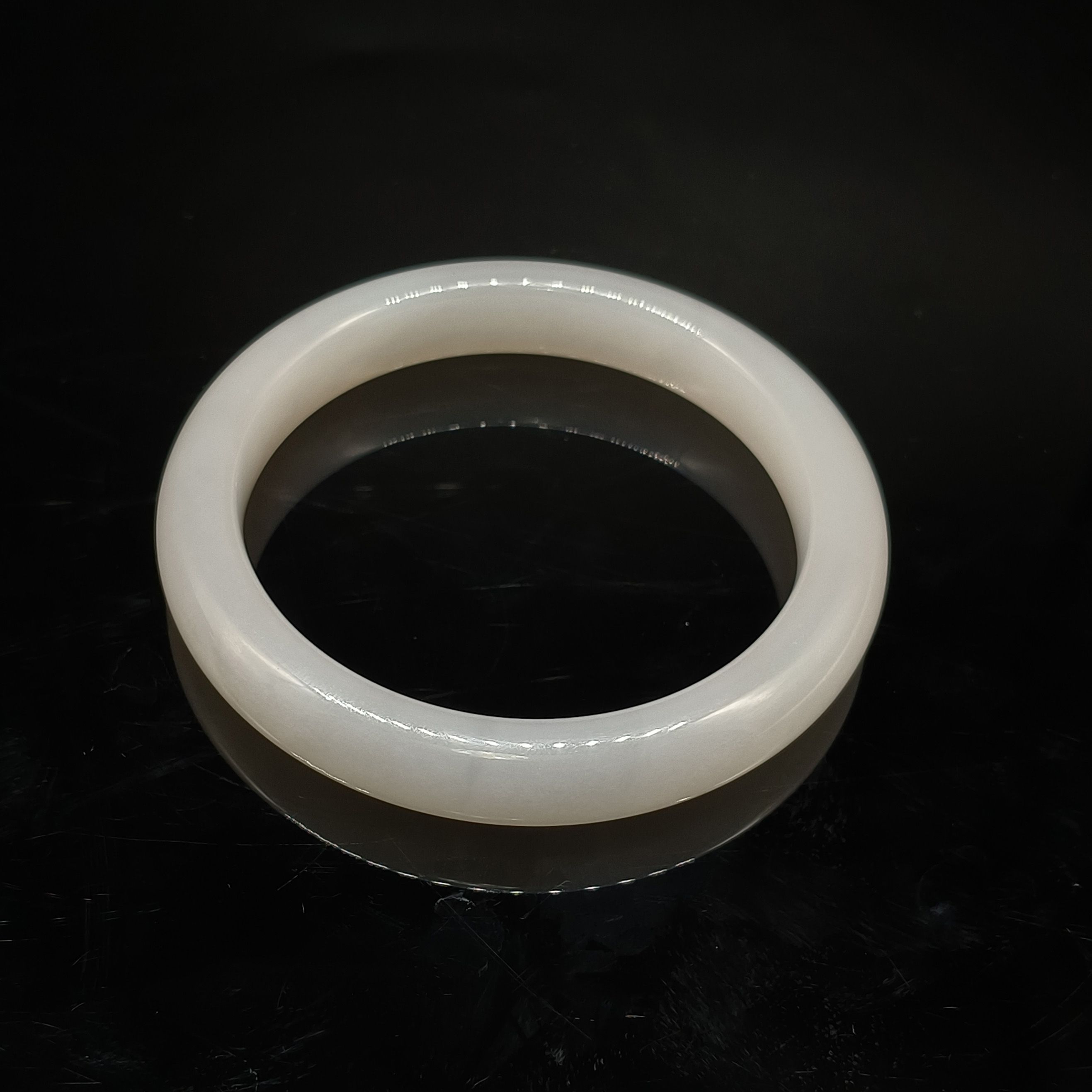 和田玉羊脂白玉手镯   重量51.075克    内径59mm 24090400135