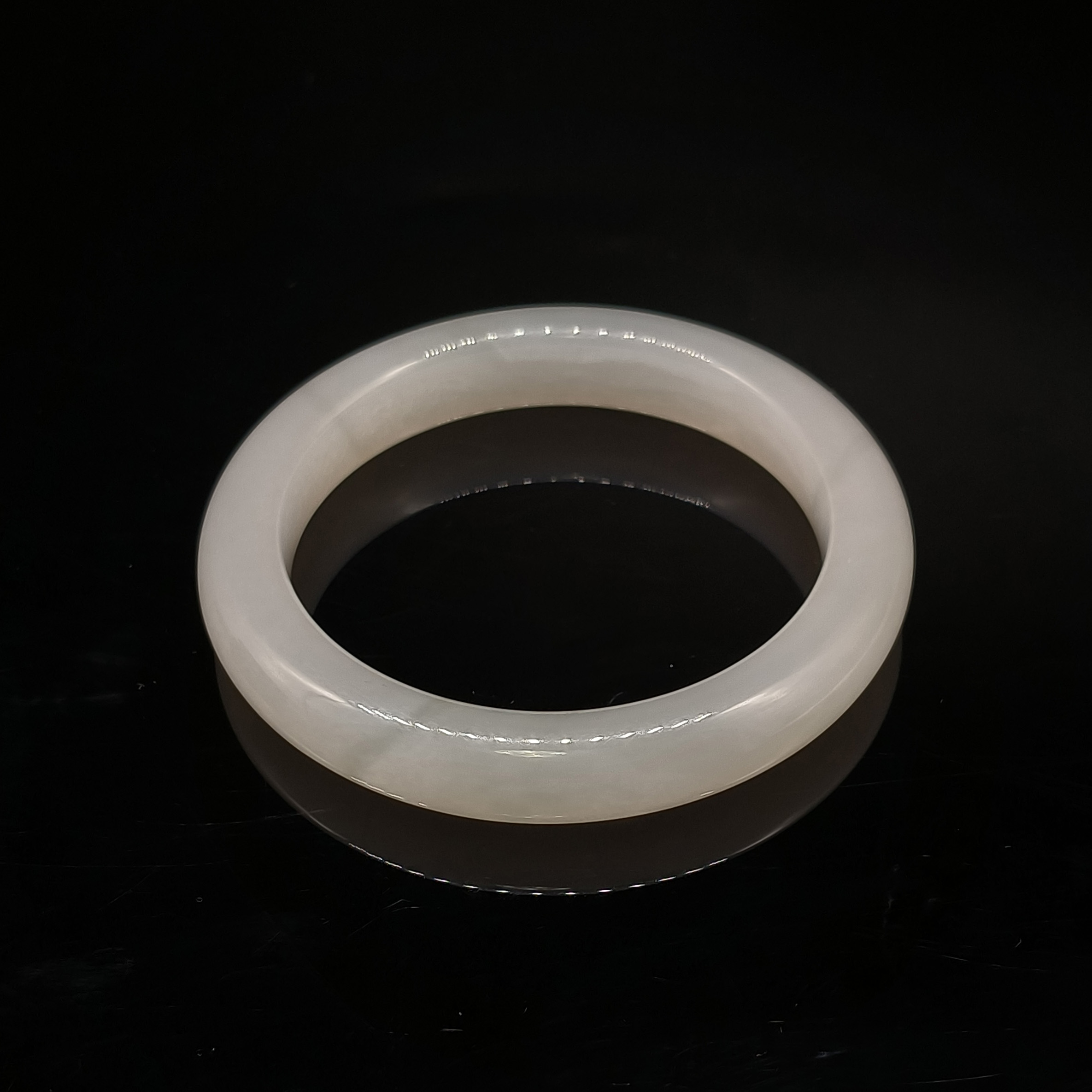 和田玉羊脂白玉手镯   重量48.528克   内径55mm   24090400138