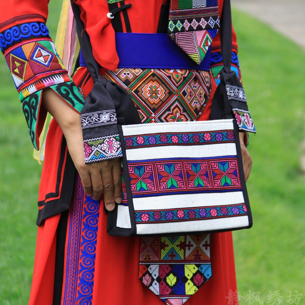 云南民族风绣花包特色刺绣女方形包旅游休闲包帆布百搭方布艺挎包