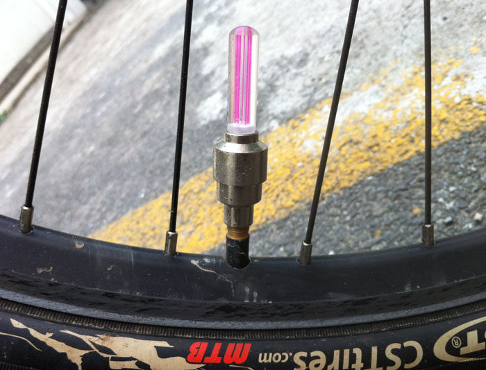 Lumière vélo - feux de Valve - Ref 2402677 Image 4