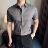 灰色
