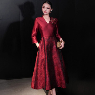 结婚妈妈装礼服年轻洋气喜服参加婚礼连衣裙高端喜婆婆婚宴装早春