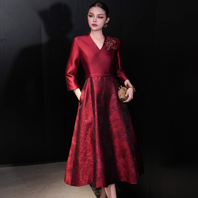 结婚妈妈装礼服年轻洋气喜服参加婚礼连衣裙高端喜婆婆婚宴装早春