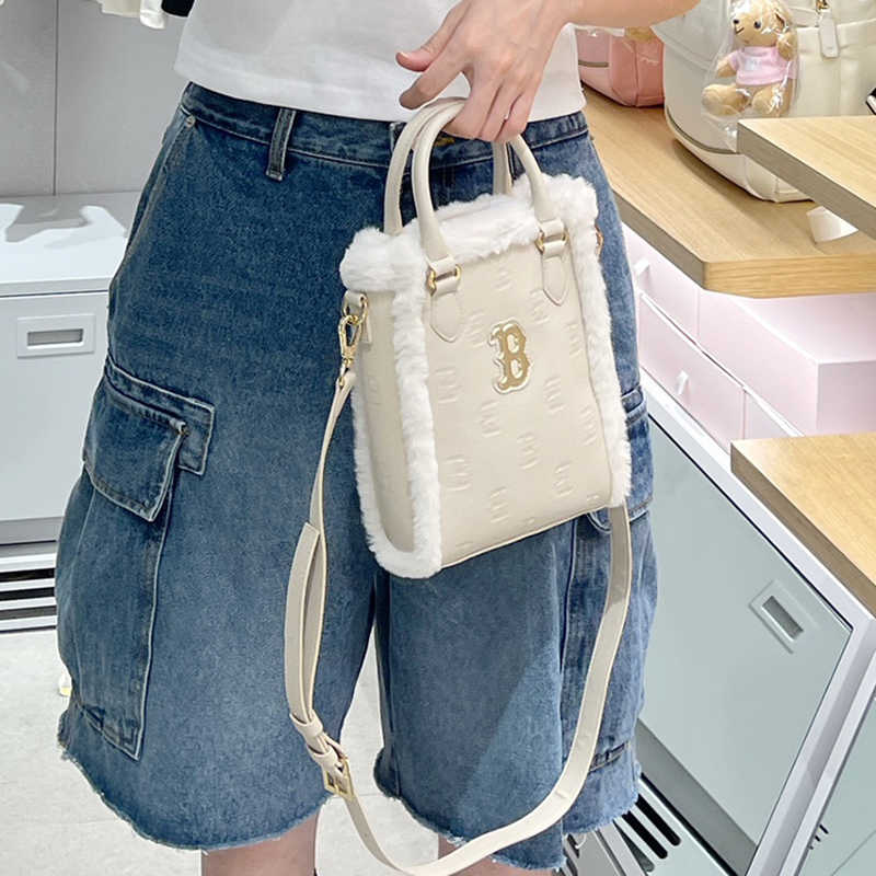 MLB儿童挎包暗纹老花毛绒边拎包