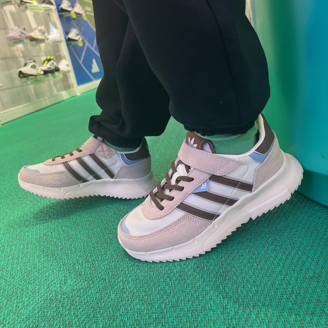 阿迪达斯三叶草小童魔术贴运动鞋