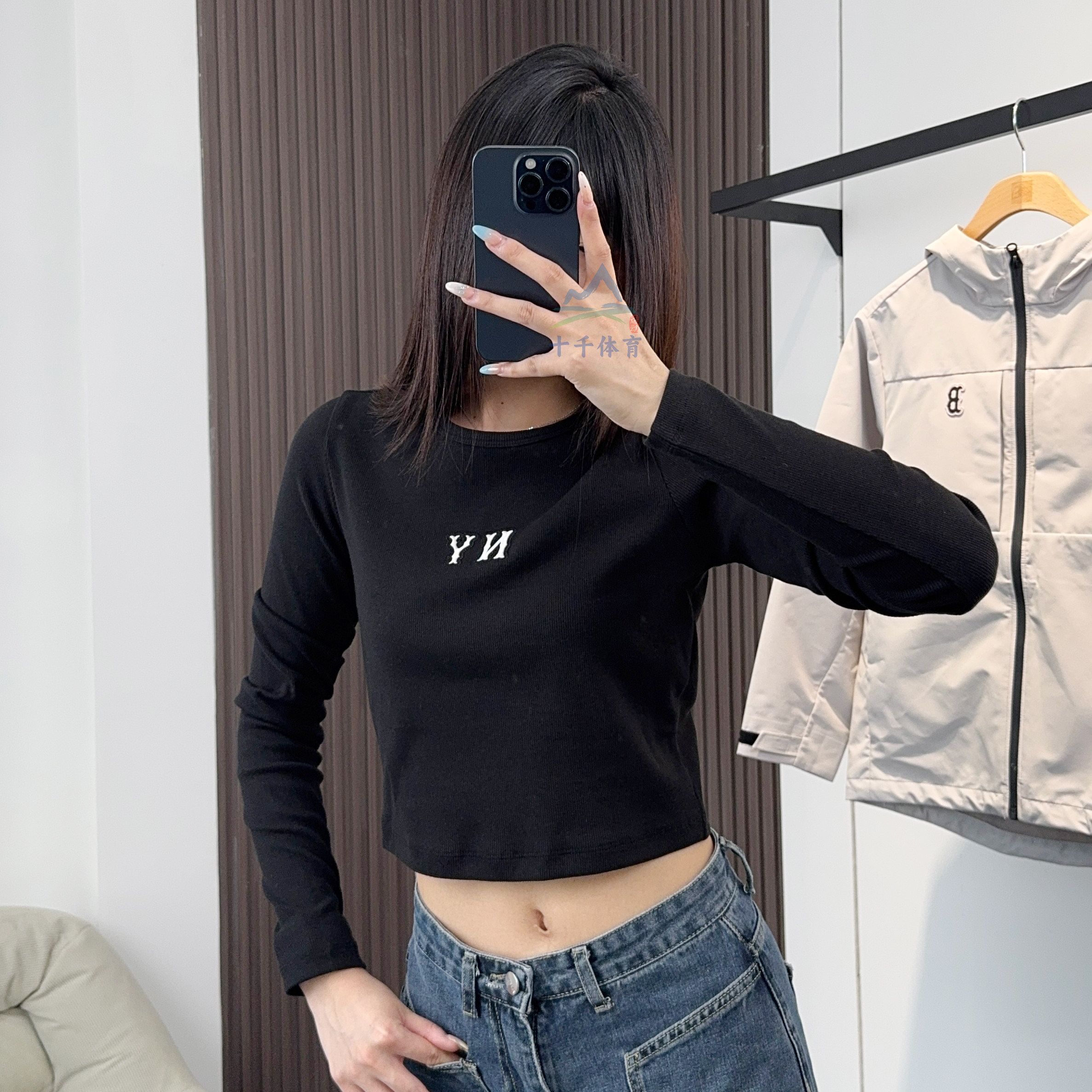 25秋季新款MLB女款NY小标刺绣纯色圆领短款长袖运动T恤3FTSB0354