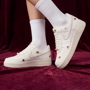NIKE耐克AIR FORCE 1马年限定脱缰系列新年款女子运动鞋IQ1143