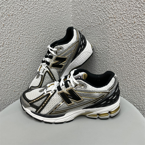 NewBalance男女复古运动休闲鞋