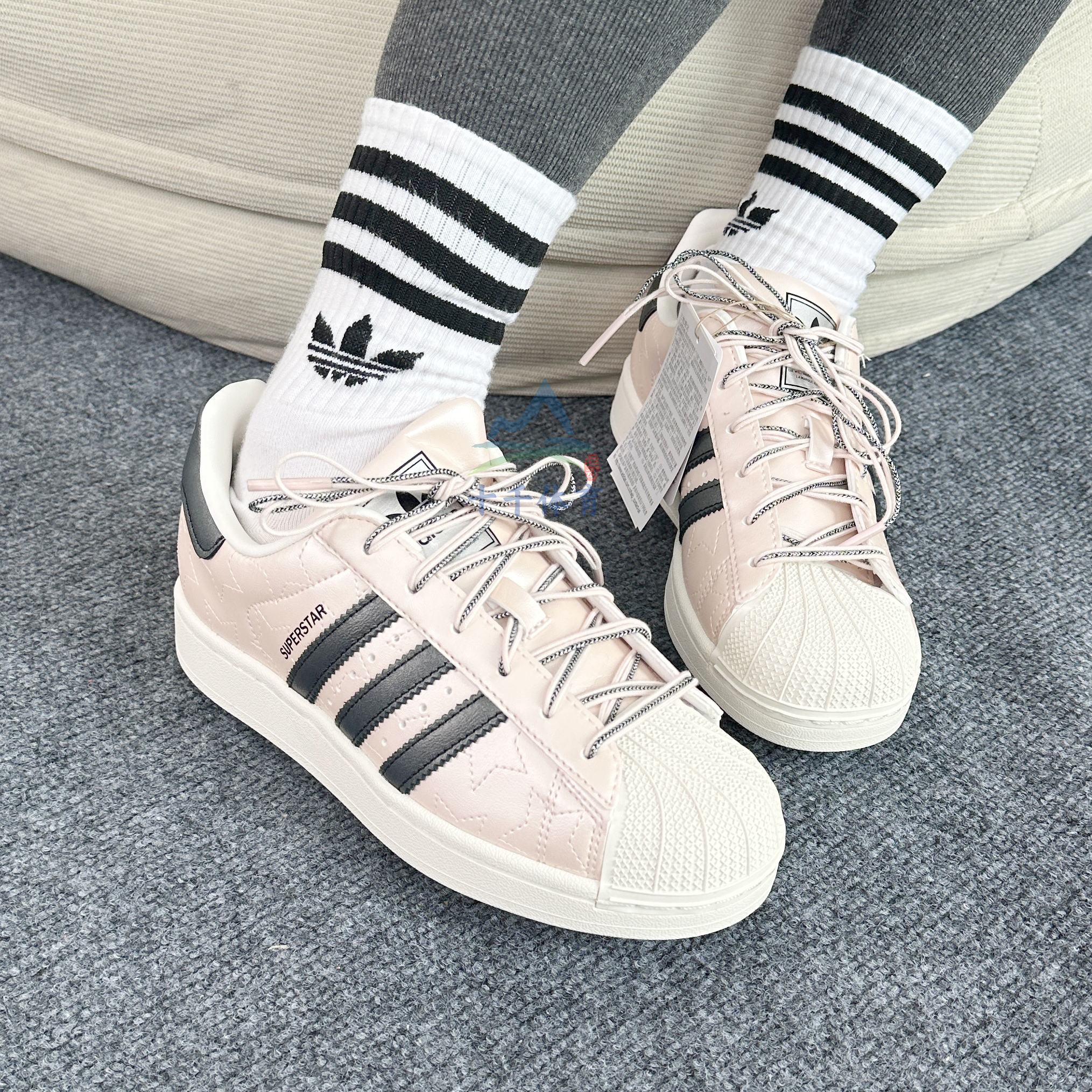 阿迪达斯三叶草女贝壳头运动板鞋