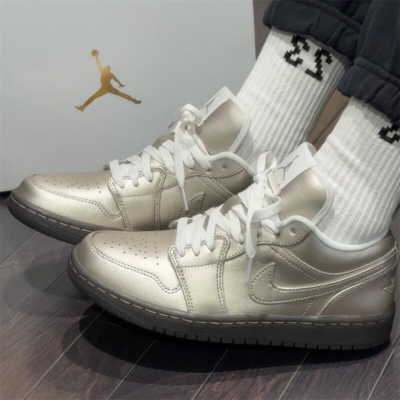 耐克AJ1板鞋女金属未来感运动鞋