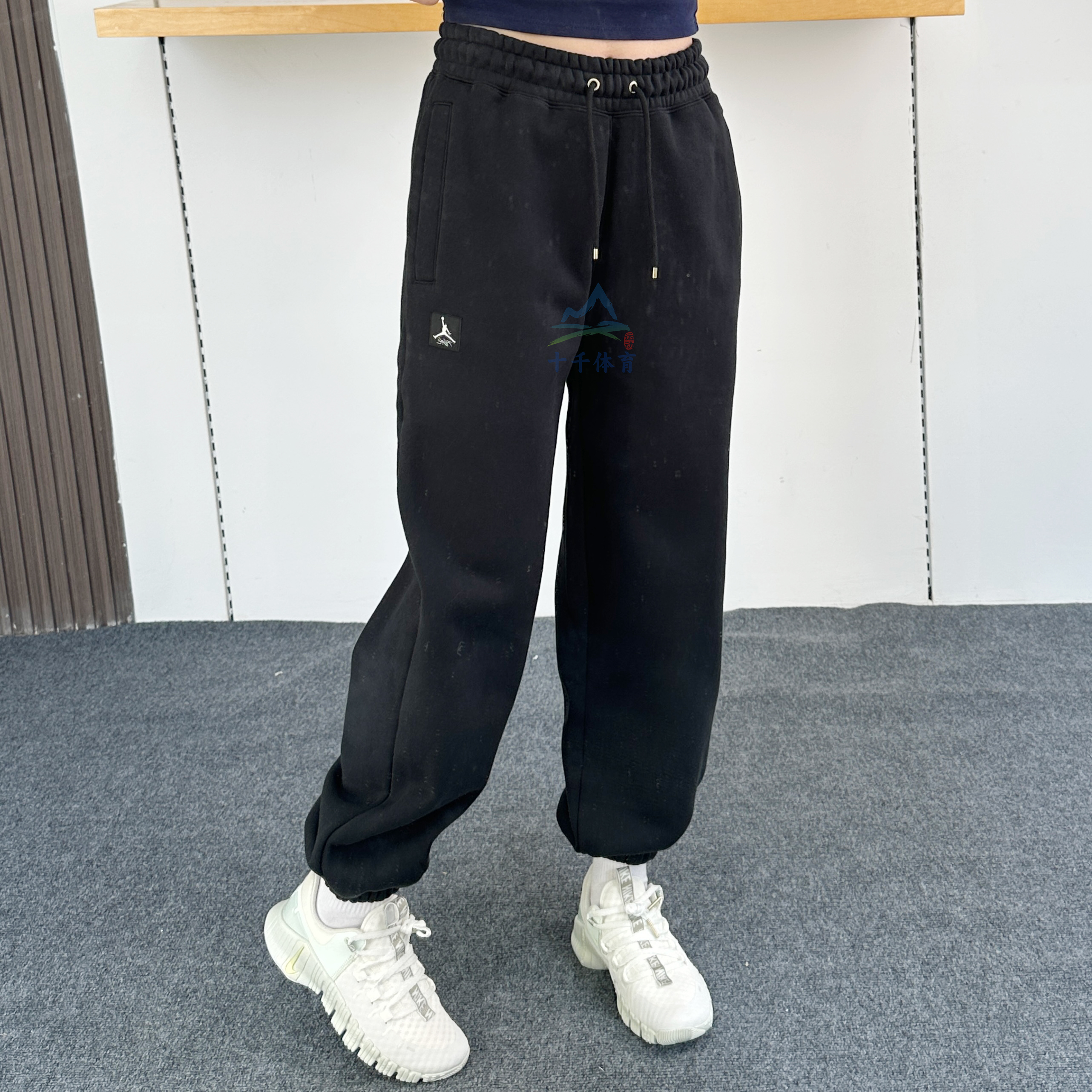 NIKE耐克女子宽松加绒束脚运动裤