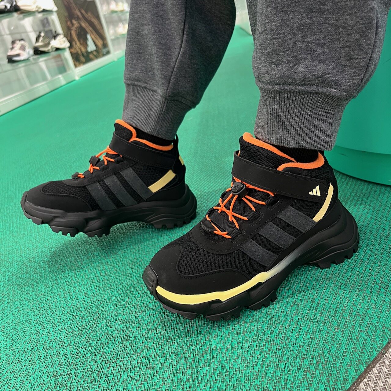 25新款阿迪达斯儿童高帮户外靴子运动鞋保暖二棉鞋KK3970/JQ6771