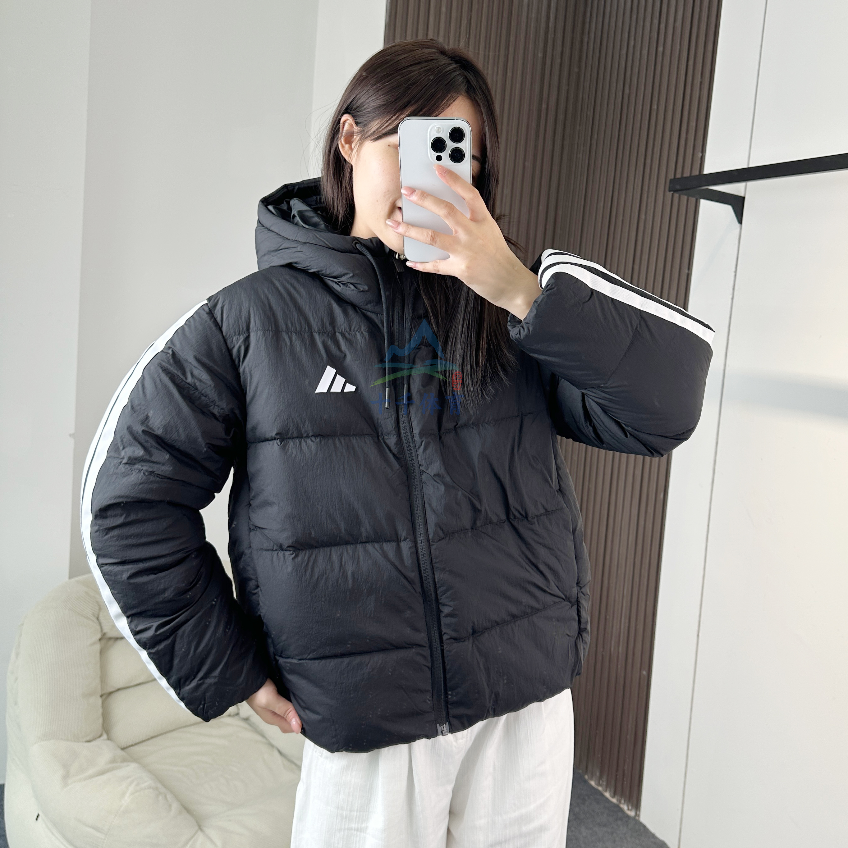 阿迪达斯女子运动休闲羽绒服外套