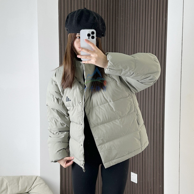 阿迪达斯女子运动短款立领羽绒服