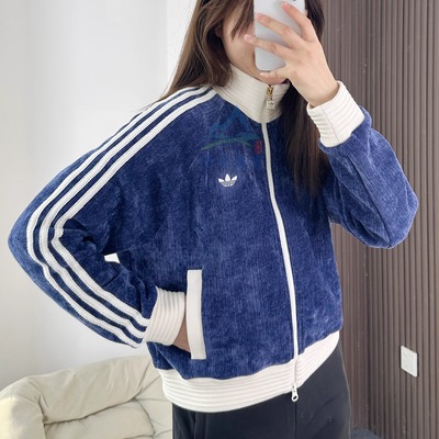 阿迪达斯三叶草蓝白丝绒立领外套