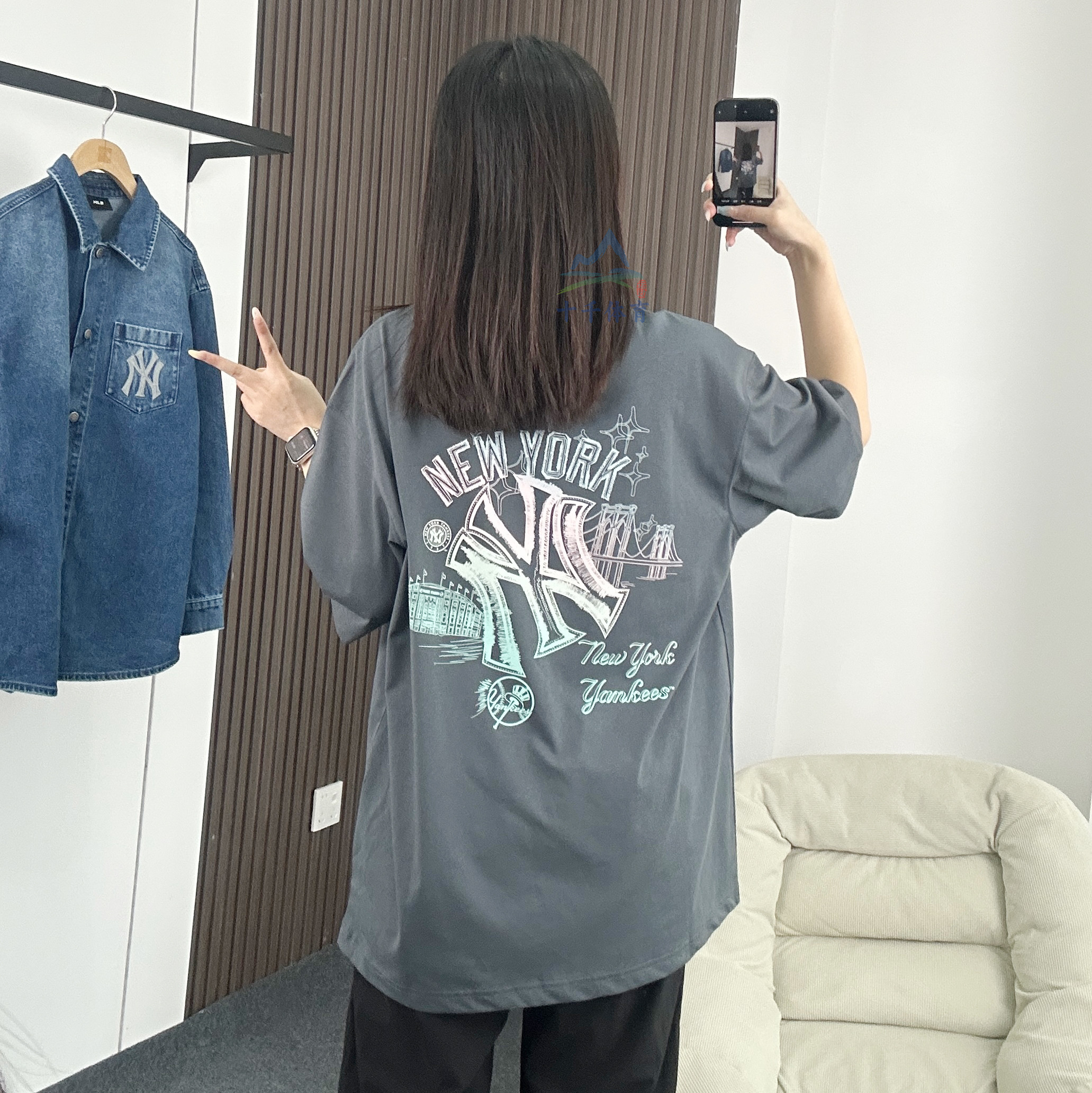 MLB男女情侣圆领彩色手绘印花T恤