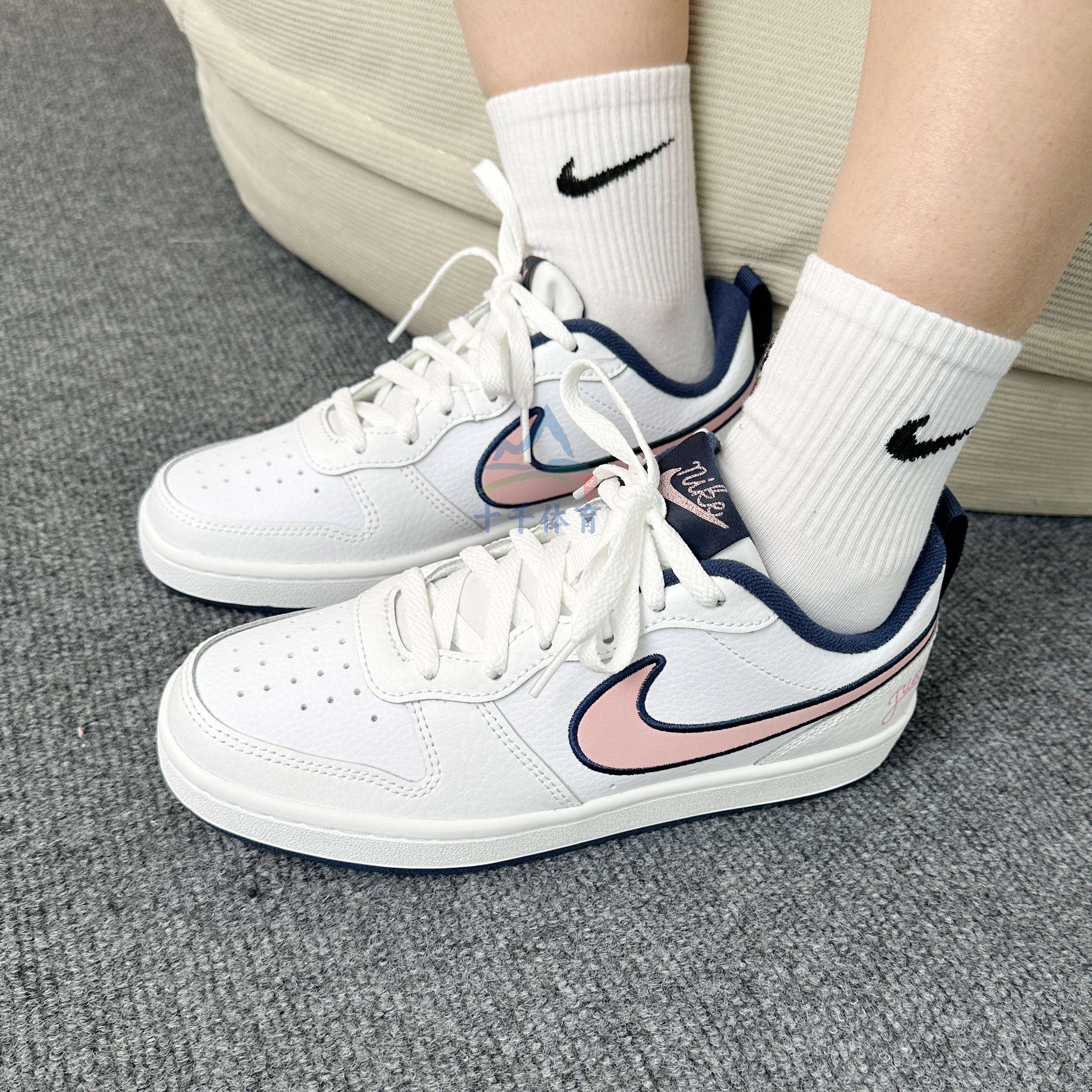 耐克轻便休闲耐磨透气大童运动鞋