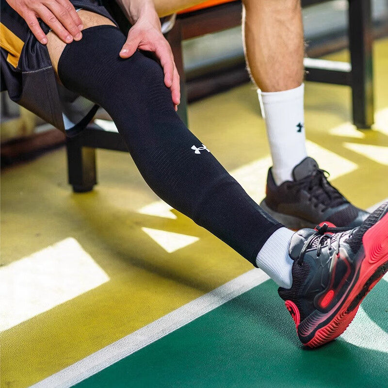 UA安德玛运动护膝男女跑步训练护具膝盖关节透气保护套21620011