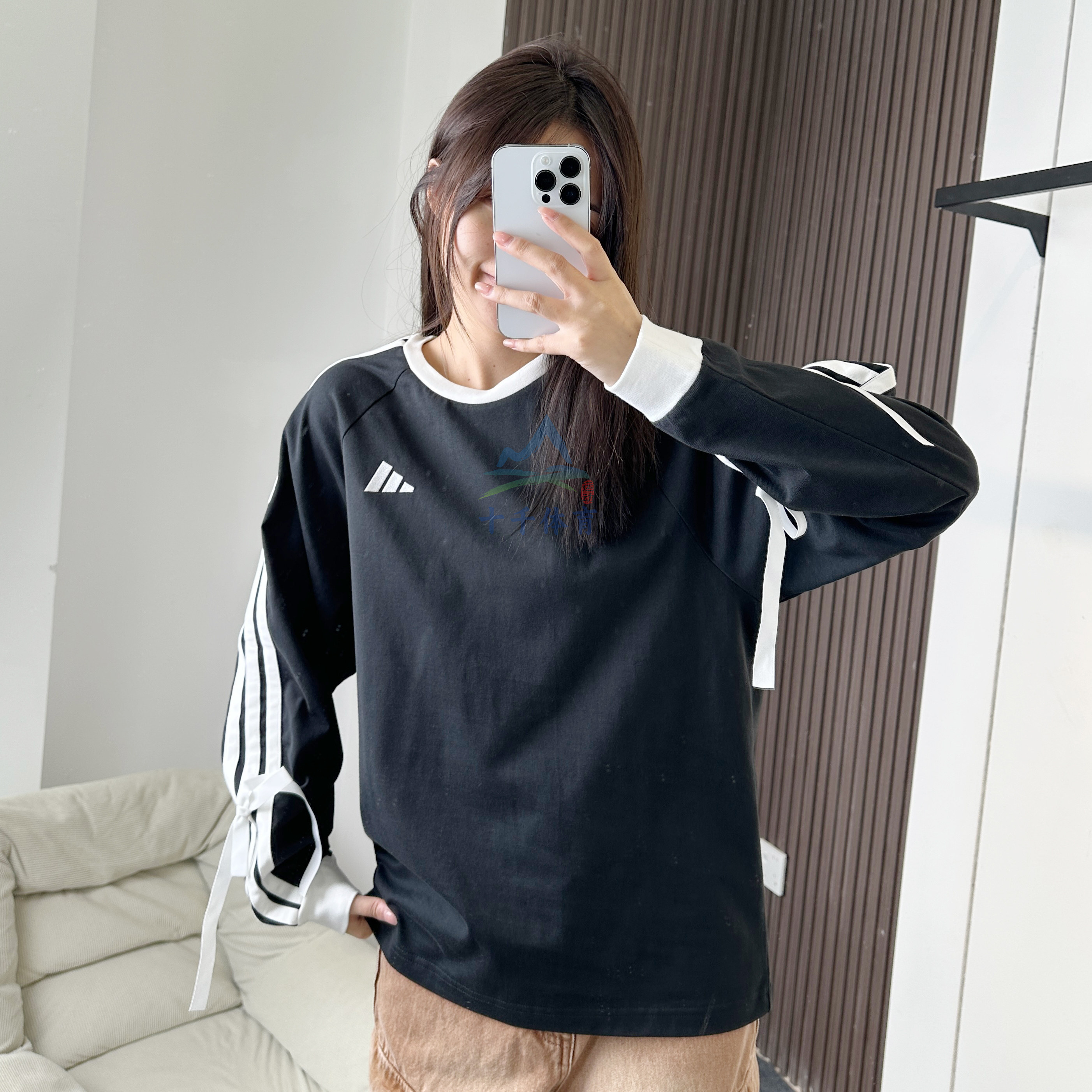 adidas阿迪达斯新款三条纹舞动系列运动女子长袖T恤KG3859/KG3858