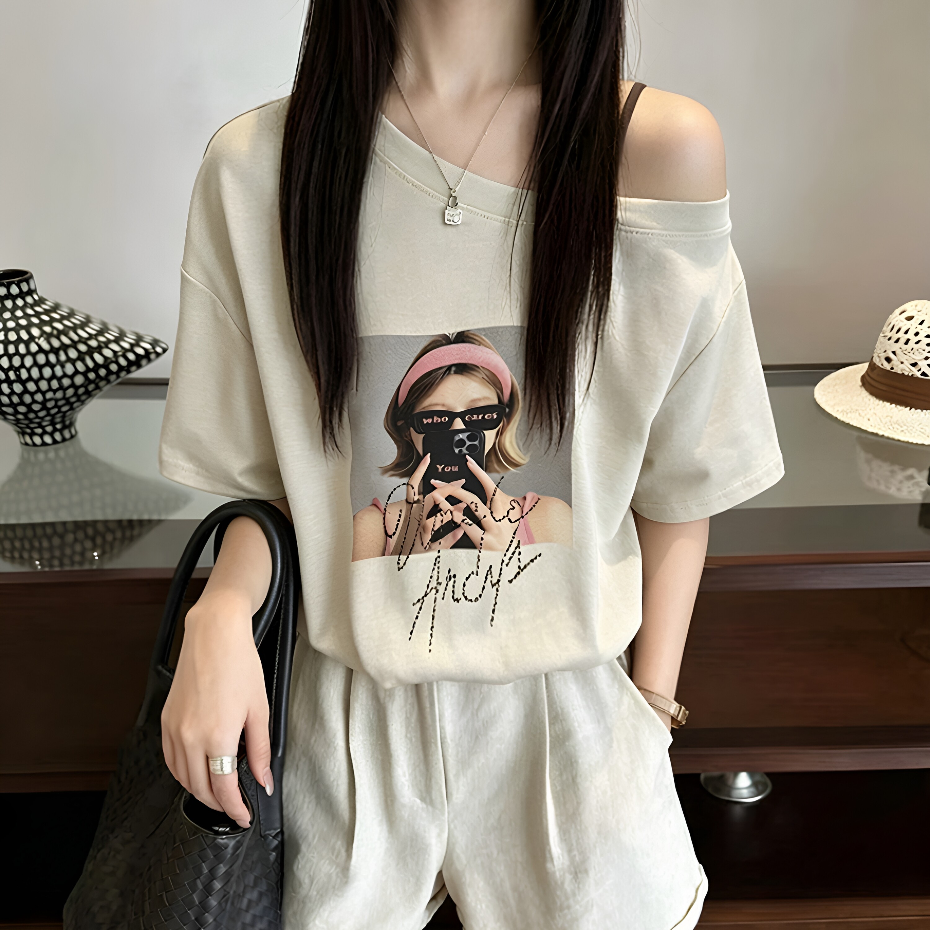 夏季露肩吊带显瘦烫钻短袖T恤女